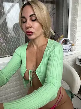 Snapshot of Hotnessi chatting on October 2025 05:12:02 AM Hotnessi online show from October 2025 05:12:02 AM