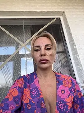 Snapshot of Hotnessi chatting on September 2025 09:52:01 AM Hotnessi online show from September 2025 09:52:01 AM