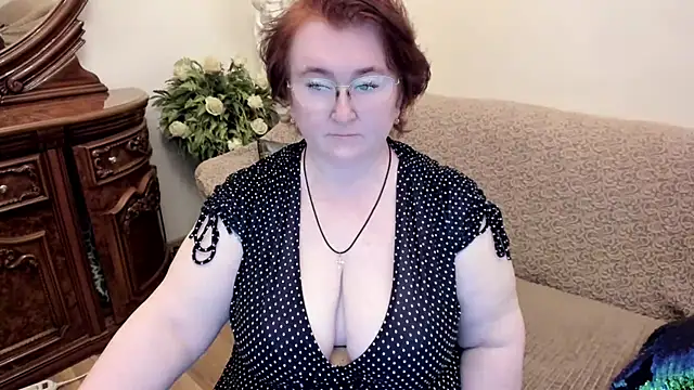 leiamillersonn online show from September 2025 06:00:01 PM