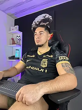 Snapshot of Dimitri_Colleman chatting on November 2025 07:02:02 PM Dimitri Colleman online show from November 2025 07:02:02 PM