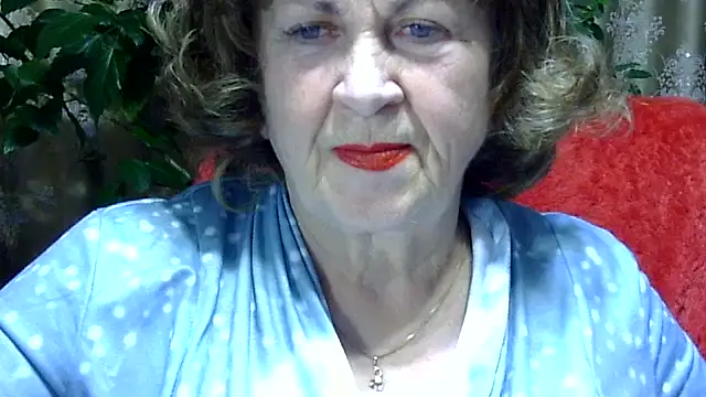 Emma52610 online show from December 2025 06:18:02 PM