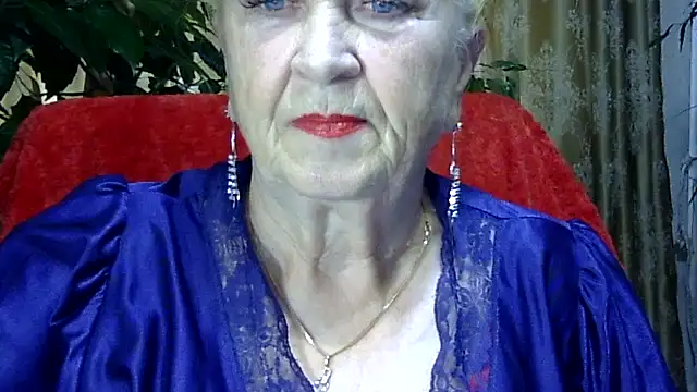 Emma52610 online show from November 2025 12:31:01 PM