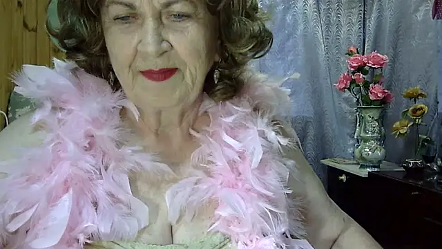 Emma52610 online show from June 2026 05:14:01 PM