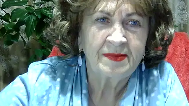 Emma52610 online show from December 2025 03:00:02 PM