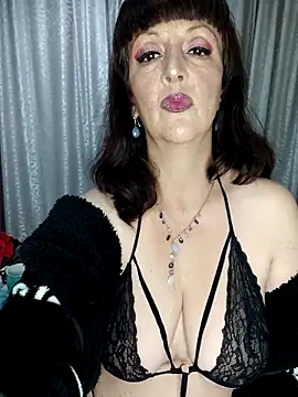 Snapshot of FireWoman chatting on November 2025 10:05:02 AM FireWoman online show from November 2025 10:05:02 AM