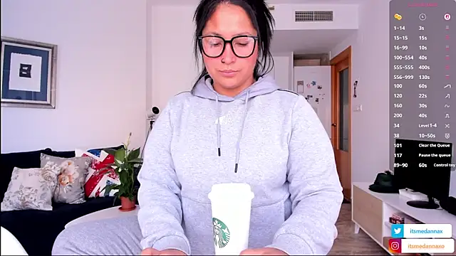 DannaaMeliza online show from November 2025 10:52:02 AM