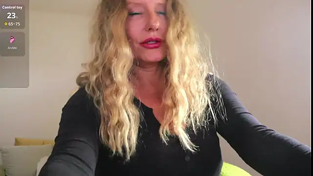 Snapshot of Kishaxxx chatting on October 2025 10:18:02 AM Kishaxxx online show from October 2025 10:18:02 AM