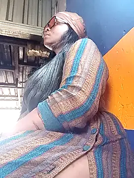 Snapshot of SQUITBOOTY chatting on January 2026 11:24:01 AM SQUITBOOTY online show from January 2026 11:24:01 AM