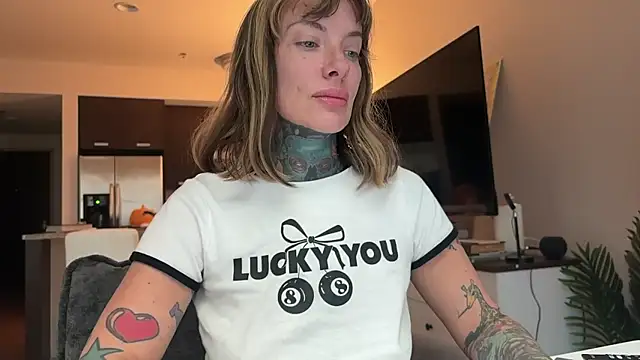 Snapshot of airgeadx chatting on November 2025 07:30:01 PM airgeadx online show from November 2025 07:30:01 PM