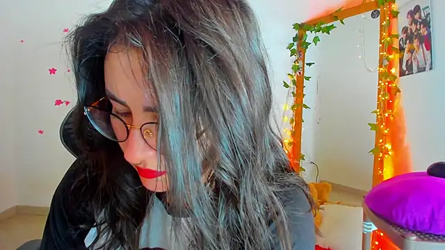 Snapshot of Susan_Foxx chatting on October 2025 07:22:02 PM Susan Foxx online show from October 2025 07:22:02 PM