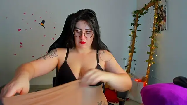 Snapshot of Susan_Foxx chatting on December 2025 07:19:01 PM Susan Foxx online show from December 2025 07:19:01 PM