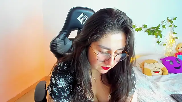 Susan Foxx online show from April 2026 06:02:01 PM