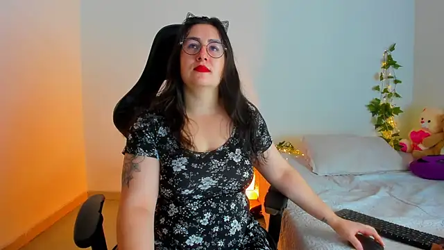 Snapshot of Susan_Foxx chatting on April 2026 06:03:02 PM Susan Foxx online show from April 2026 06:03:02 PM