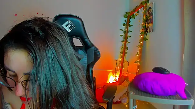 Snapshot of Susan_Foxx chatting on November 2025 06:56:02 PM Susan Foxx online show from November 2025 06:56:02 PM