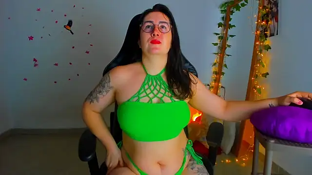 Snapshot of Susan_Foxx chatting on November 2025 07:07:01 PM Susan Foxx online show from November 2025 07:07:01 PM