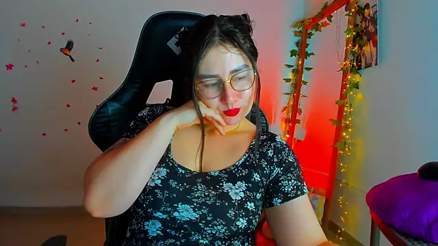 Snapshot of Susan_Foxx chatting on December 2025 07:26:02 PM Susan Foxx online show from December 2025 07:26:02 PM