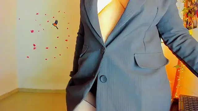 Snapshot of Susan_Foxx chatting on November 2025 07:07:01 PM Susan Foxx online show from November 2025 07:07:01 PM