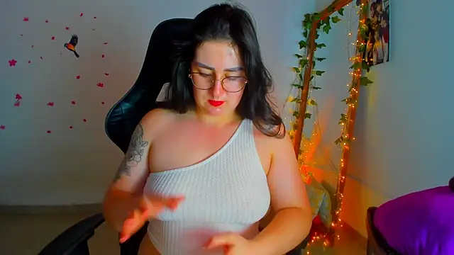 Snapshot of Susan_Foxx chatting on November 2025 07:51:02 PM Susan Foxx online show from November 2025 07:51:02 PM