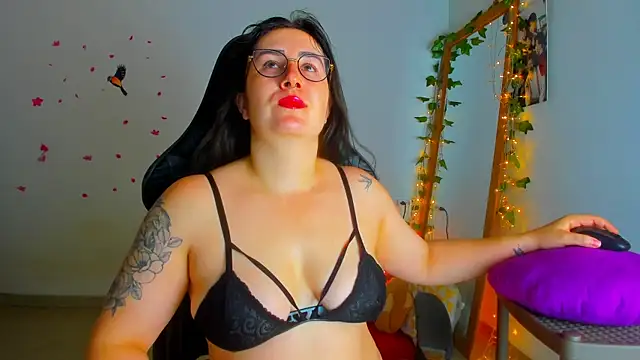 Snapshot of Susan_Foxx chatting on November 2025 07:07:02 PM Susan Foxx online show from November 2025 07:07:02 PM