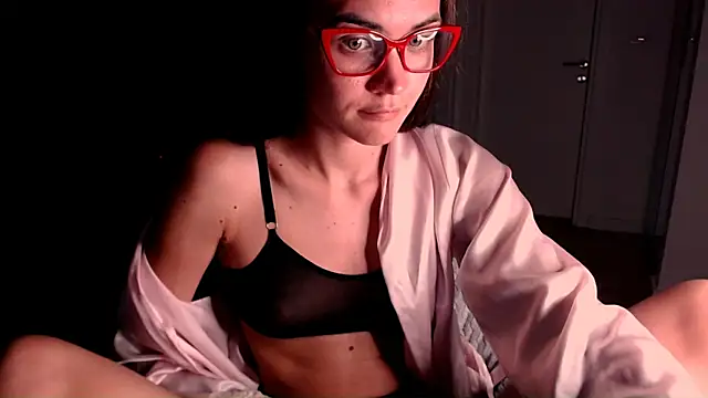 EvelynGG online show from June 2026 06:57:01 PM