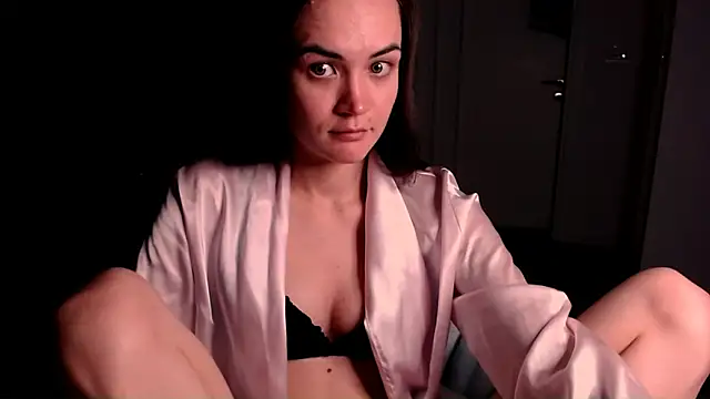 EvelynGG online show from November 2025 06:30:02 PM