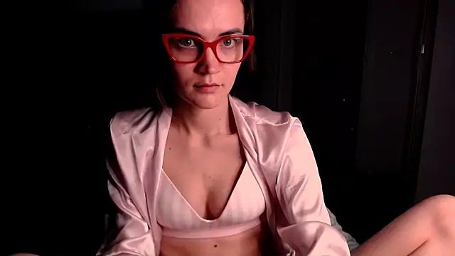 EvelynGG online show from November 2025 07:28:02 PM