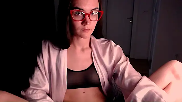Snapshot of EvelynGG chatting on May 2026 02:56:01 PM EvelynGG online show from May 2026 02:56:01 PM