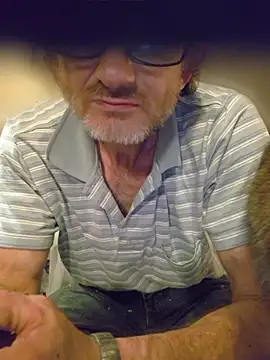Snapshot of ROBERT0516 chatting on June 2026 04:33:02 AM ROBERT0516 online show from June 2026 04:33:02 AM