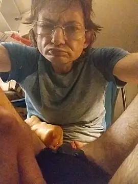 ROBERT0516 online show from October 2025 12:49:02 PM