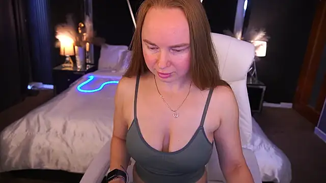 MiaRedFox online show from October 2025 05:52:01 AM
