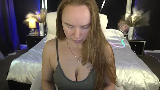 MiaRedFox online show from November 2025 06:34:01 AM