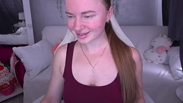 MiaRedFox online show from October 2025 12:39:02 PM