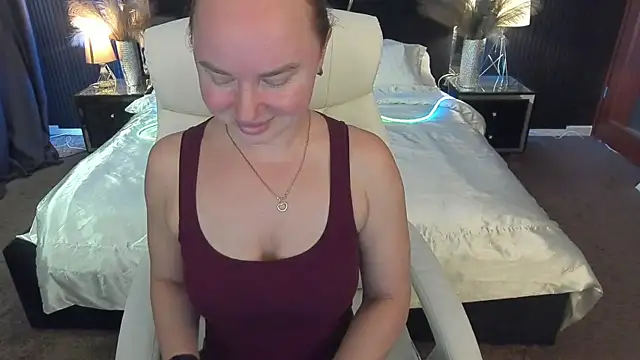 MiaRedFox online show from October 2025 12:17:01 PM