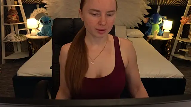 MiaRedFox online show from November 2025 01:15:02 PM