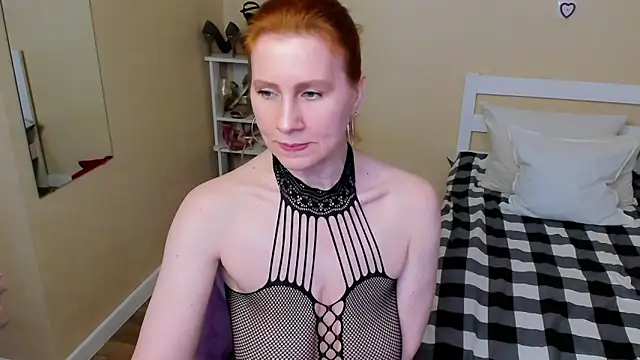 FoxySophia online show from October 2025 06:26:01 PM