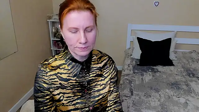 FoxySophia online show from October 2025 11:01:01 AM