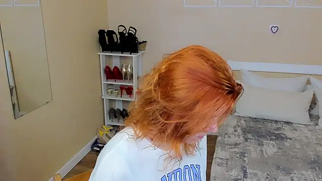 FoxySophia online show from February 2026 06:10:02 PM