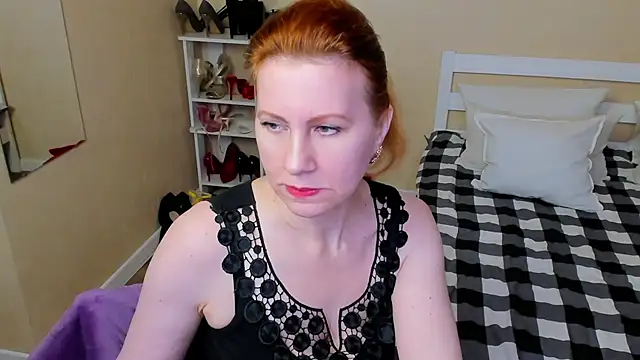 FoxySophia online show from November 2025 10:19:02 AM