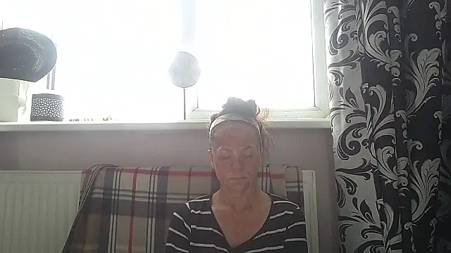 Snapshot of LindaStarS chatting on May 2026 04:49:01 AM LindaStarS online show from May 2026 04:49:01 AM