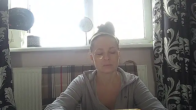 LindaStarS online show from April 2026 05:00:02 AM