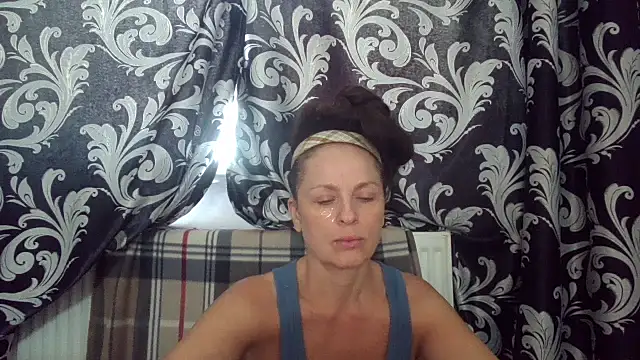 Snapshot of LindaStarS chatting on June 2026 04:51:01 AM LindaStarS online show from June 2026 04:51:01 AM