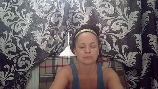 Snapshot of LindaStarS chatting on June 2026 05:05:01 AM LindaStarS online show from June 2026 05:05:01 AM