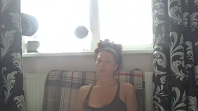 Snapshot of LindaStarS chatting on July 2026 06:09:02 AM LindaStarS online show from July 2026 06:09:02 AM