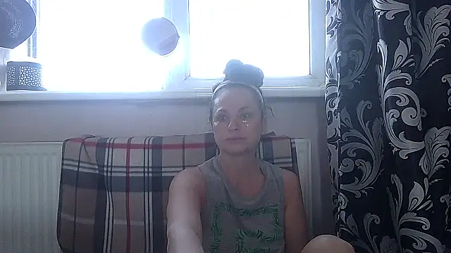 Snapshot of LindaStarS chatting on May 2026 05:35:01 AM LindaStarS online show from May 2026 05:35:01 AM