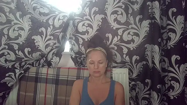 Snapshot of LindaStarS chatting on July 2026 07:16:02 AM LindaStarS online show from July 2026 07:16:02 AM