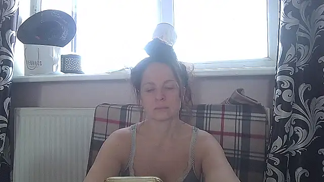 Snapshot of LindaStarS chatting on May 2026 06:12:02 AM LindaStarS online show from May 2026 06:12:02 AM