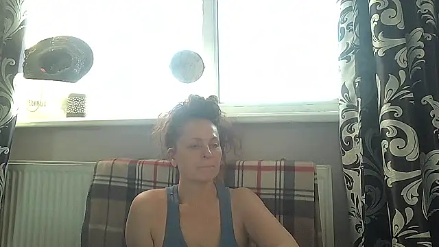 Snapshot of LindaStarS chatting on June 2026 04:30:01 PM LindaStarS online show from June 2026 04:30:01 PM