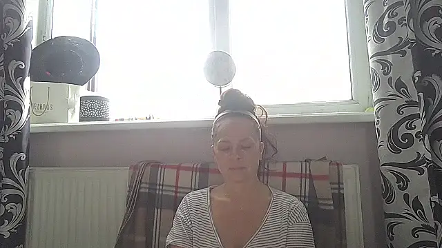 Snapshot of LindaStarS chatting on May 2026 05:22:01 AM LindaStarS online show from May 2026 05:22:01 AM