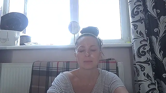 Snapshot of LindaStarS chatting on May 2026 05:27:02 AM LindaStarS online show from May 2026 05:27:02 AM