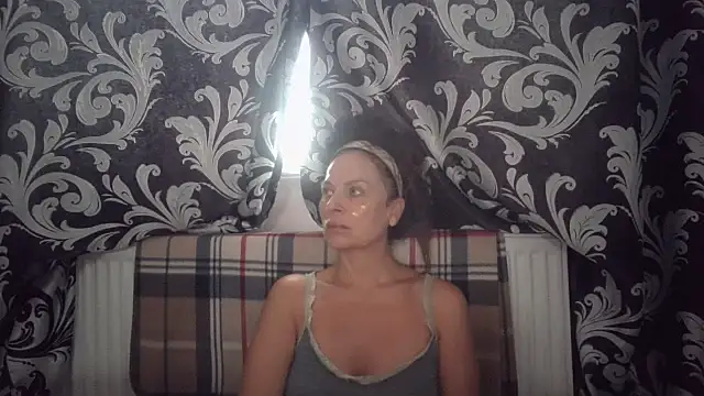 Snapshot of LindaStarS chatting on July 2026 05:53:02 AM LindaStarS online show from July 2026 05:53:02 AM